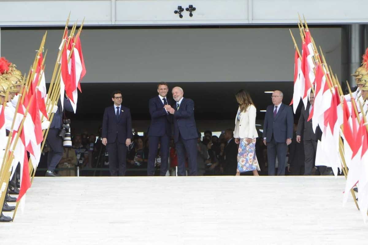 Encontro de Lula com o presidente francês Emmanuel Macron no Palácio do Planalto, em Brasília, nesta quinta-feira (28/3)