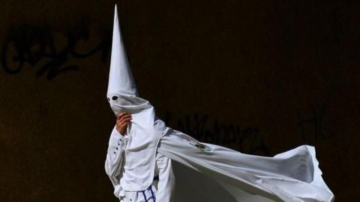 As origens do capirote, o curioso gorro pontudo usado por penitentes espanhóis na Semana Santa