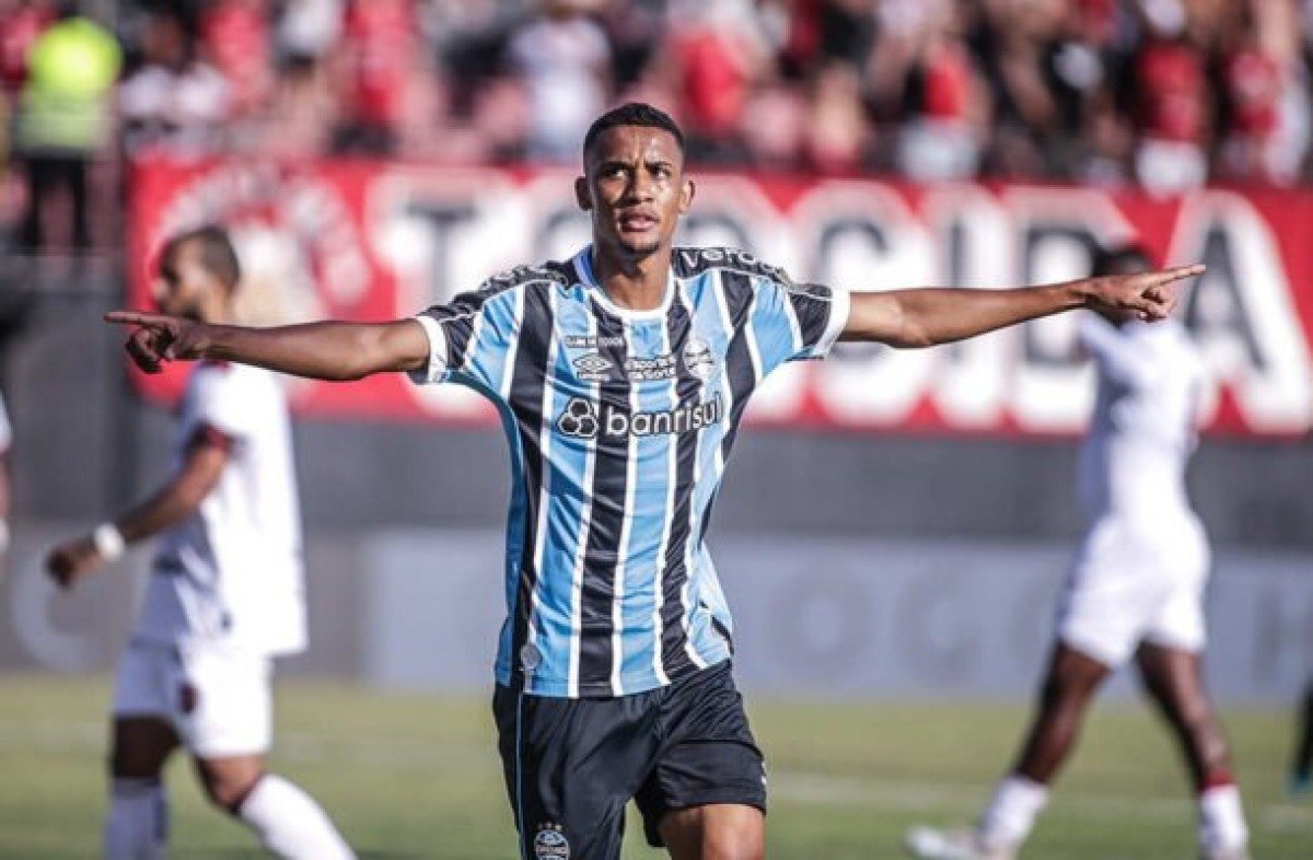 André se torna desfalque inesperado no Grêmio após lesão no tornozelo direito