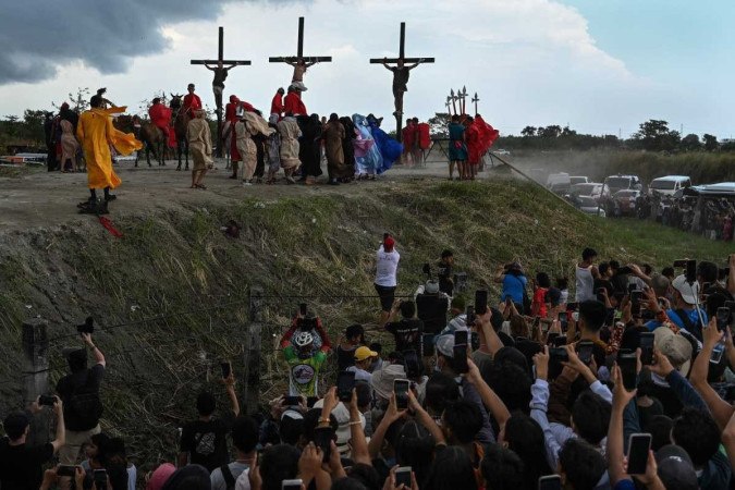 Sexta-feira santa nas filipinas
       -  (crédito:  JAM STA ROSA / AFP)