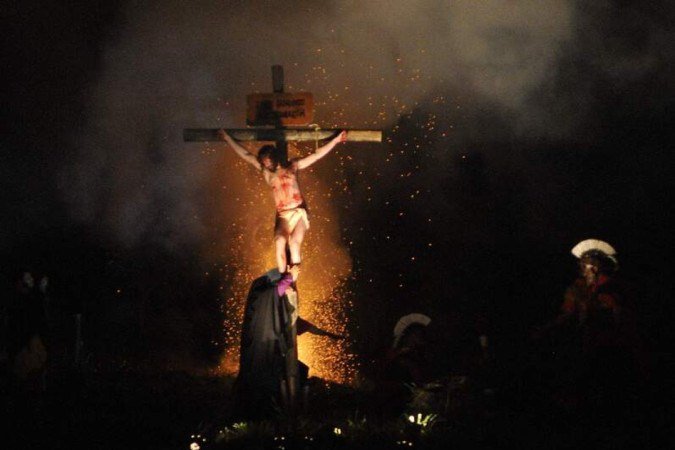 Imagens da Via Sacra do Morro da Capelinha no ano passado. Neste ano, a prática cristã terá acessibilidade para surdos e deficientes auditivos - (crédito: Carlos Vieira/CB) Imagens da Via Sacra do Morro da Capelinha no ano passado. Neste ano, a prática cristã terá acessibilidade para surdos e deficientes auditivos - (crédito: Carlos Vieira/CB)