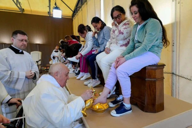 A cerimonia ocorreu no presídio de Rebibbia em Roma -  (crédito: Vatican Media/AFP)