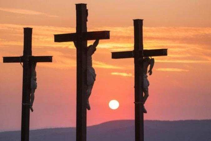 A cruz também simboliza o sofrimento de Jesus antes da morte, segundo o relato das homilias -  (crédito: Getty Images)