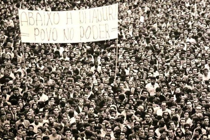 Manifestação contra a Ditadura Militar, período que os militares governaram o Brasil (1964-1985) -  (crédito: Tânia Rêgo/Agência Brasil)