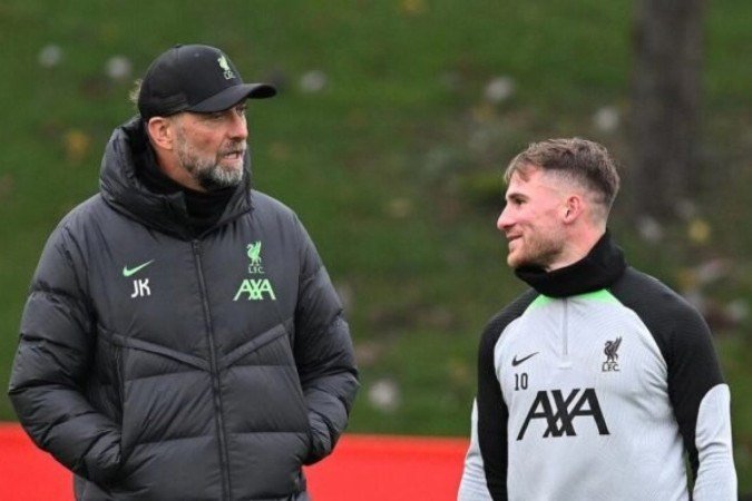 Klopp em ação durante o treino deste sábado do Liverpool  -  (crédito: Foto: Divulgação/Liverpool)