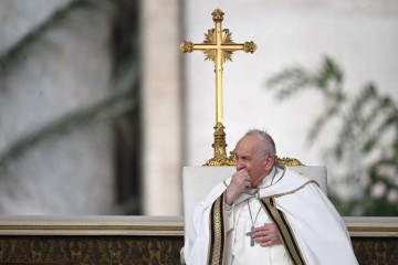 Papa Francisco preside missa de pascoa
       -  (crédito: Tiziana FABI / AFP)