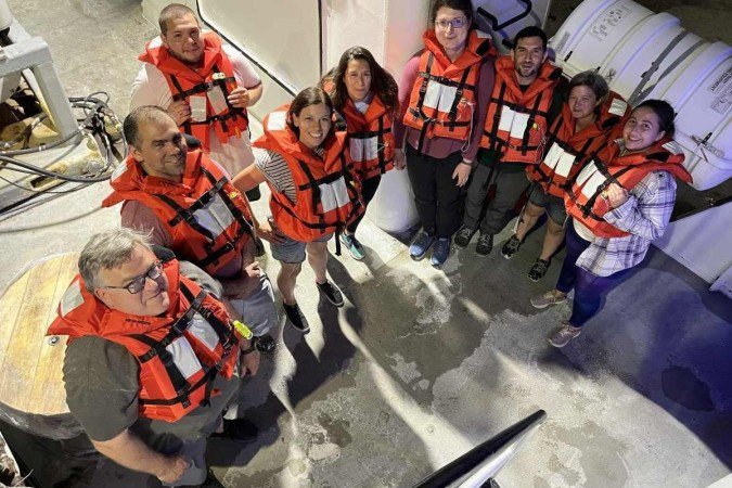 Equipe de pesquisa sobre bacias marinhas anóxicas