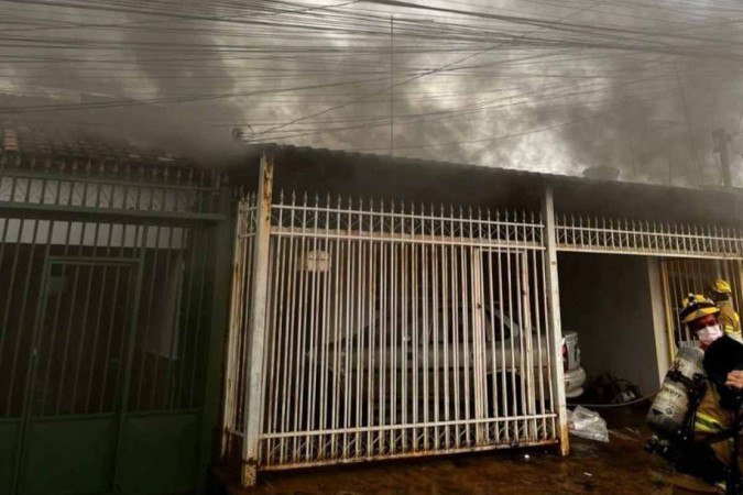 Não há informações sobre o que teria motivado o homem a iniciar o incêndio - (crédito: Divulgação/CBMDF) Não há informações sobre o que teria motivado o homem a iniciar o incêndio - (crédito: Divulgação/CBMDF)