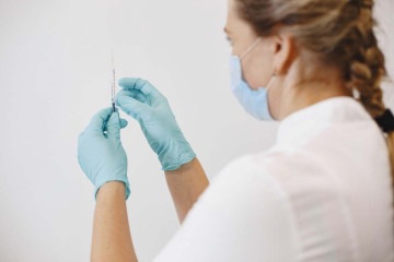 A vacinação contra o HPV é a melhor forma de prevenção da doença e do desenvolvimento do câncer no colo do útero. -  (crédito: Freepik)