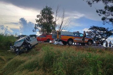 Seis pessoas morrem em acidente com carros em Minas - CBMMG