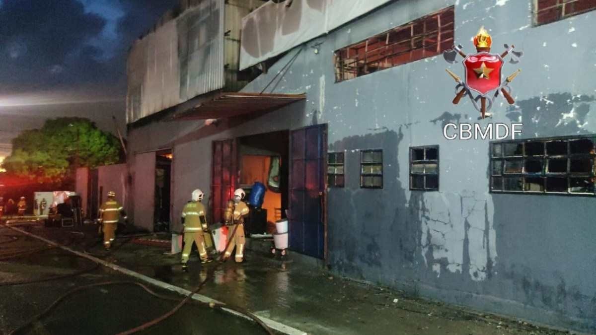 Incêndio que destruiu gráfica no DF foi planejado por ex-funcionário, diz polícia