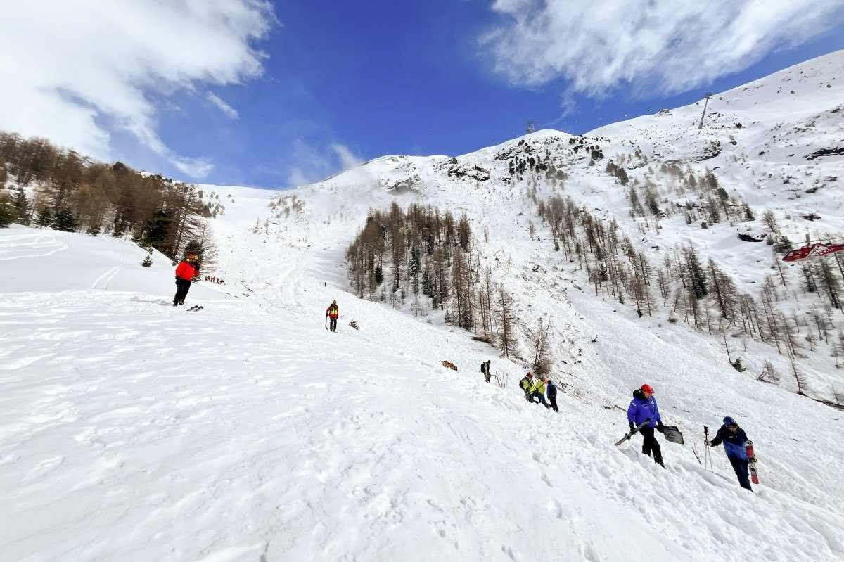 Avalanche em uma das principais estações de esqui da Suíça deixa três mortos