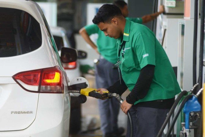 Aumento da presença do etanol pode trazer uma redução de até R$ 0,13 no preço da gasolina para o consumidor -  (crédito:  Ed Alves/CB/DA.Press)