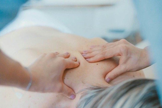 Massagens também podem ajudar no relaxamento muscular.