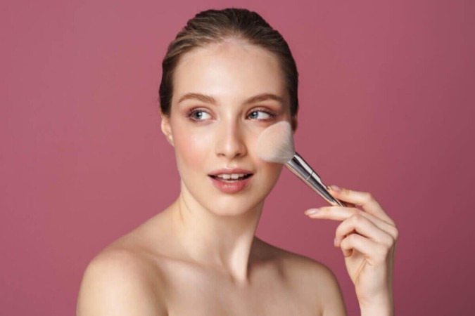 Maquiagem ajuda a disfarçar manchas e realça partes do rosto (Imagem: Dean Drobot | Shutterstock) -  (crédito: EdiCase - Beleza -> Revista)