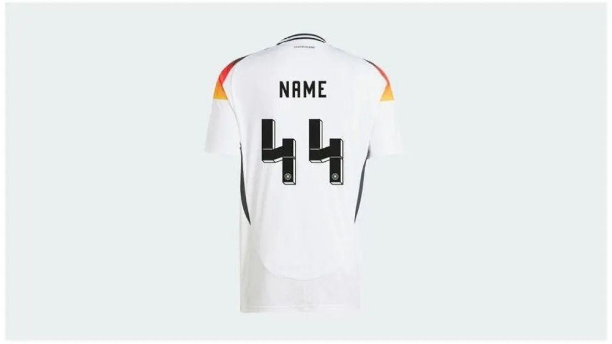 O uniforme da seleção alemã de futebol proibido por semelhança com simbologia nazista