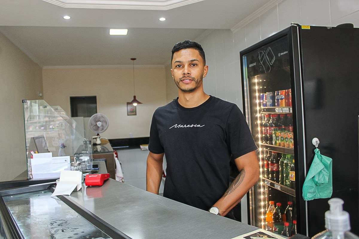 Luigi, gerente de um café, elogia a acessibilidade do Boulevard de Taguatinga