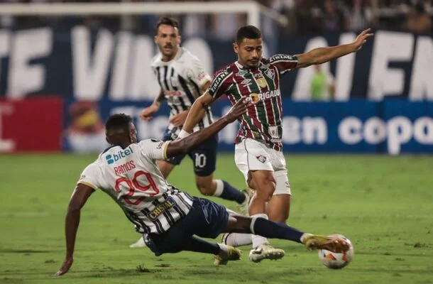Renato Augusto se lesionou e deixou o jogo ainda no primeiro tempo -  (crédito: Foto: Lucas Merçon/FLUMINENSE FC)