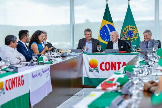 O grupo entregou ao chefe do Executivo o Grito da Terra Brasil 2024 -  (crédito: Ricardo Stuckert/Reprodução/PR)