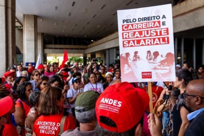 Fonasefe organiza ato em frente ao Ministério da Educação, em Brasília, nesta quarta-feira (3/4) -  (crédito: Reprodução/Fonasefe)