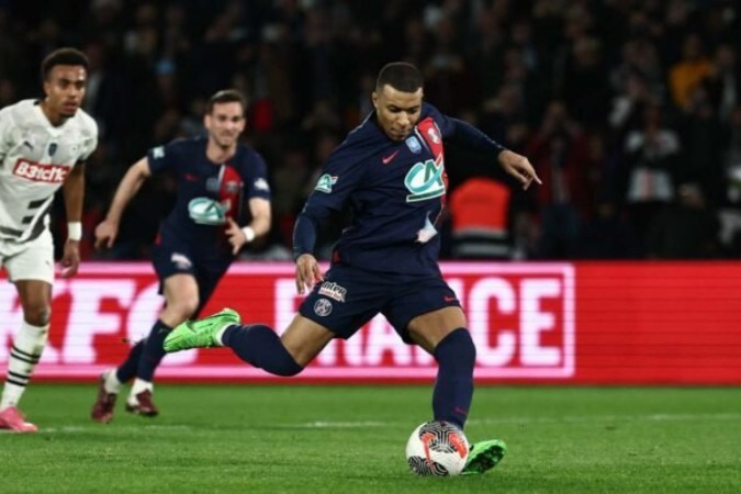 Mbappé foi o grande astro na classificação do PSG contra o Rennes -  (crédito: ANNE-CHRISTINE POUJOULAT/AFP via Getty Images)