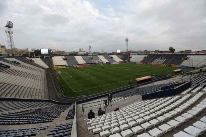Alianza Lima volta a atuar em seu estádio e promete casa cheia diante do Fluminense -  (crédito: - Foto: ERNESTO BENAVIDES/POOL/AFP via Getty Images)