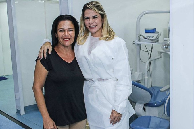 Projeto Reconstruindo Sorrisos; na foto, Sandra Cardoso e a dentista Andréa Oliveira -  (crédito:  Kayo Magalhães/CB/D.A Press)