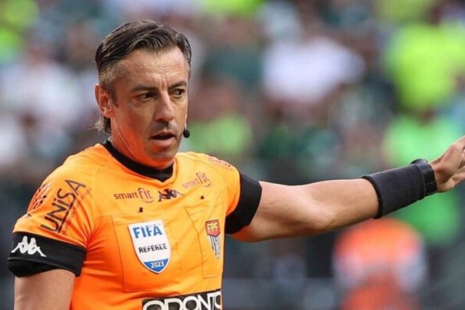 Nome de Claus para a final não agradou diretoria santista - (crédito: Foto: Cesar Greco/Palmeiras) Nome de Claus para a final não agradou diretoria santista - (crédito: Foto: Cesar Greco/Palmeiras)