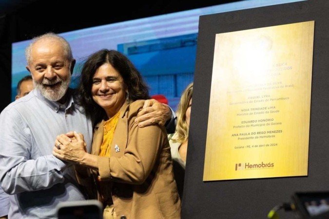 Lula e Nísia na nova fábrica: produção 100% destinada ao SUS - (crédito: Mariana Leal/MS) Lula e Nísia na nova fábrica: produção 100% destinada ao SUS - (crédito: Mariana Leal/MS)