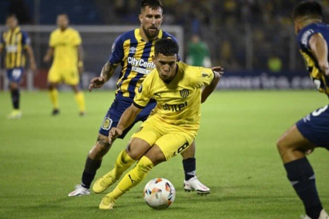 Rosario precisou resistir a maior impeto do adversário na segunda etapa - (crédito: Foto: Marcelo Manera/AFP via Getty Images) Rosario precisou resistir a maior impeto do adversário na segunda etapa - (crédito: Foto: Marcelo Manera/AFP via Getty Images)