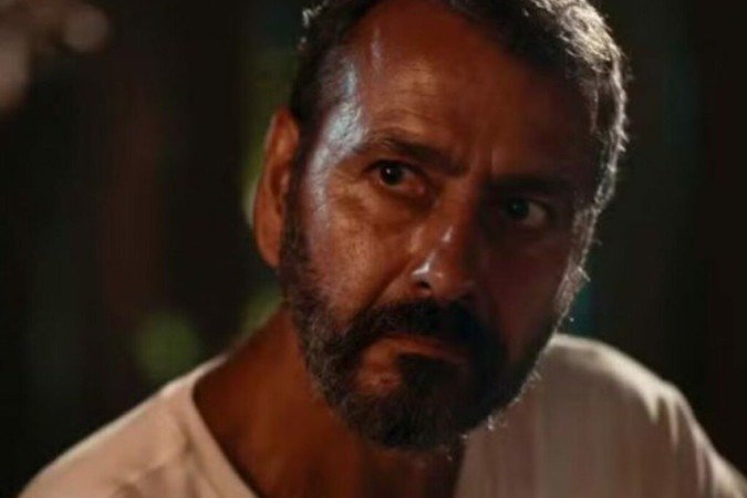 Sofrendo de saudade de Maria Santa (Duda Santos), o coronel acreditará que a única chance de poder revê-la, é se livrando do juramento do Sofrendo de saudade de Maria Santa (Duda Santos), o coronel acreditará que a única chance de poder revê-la, é se livrando do juramento do