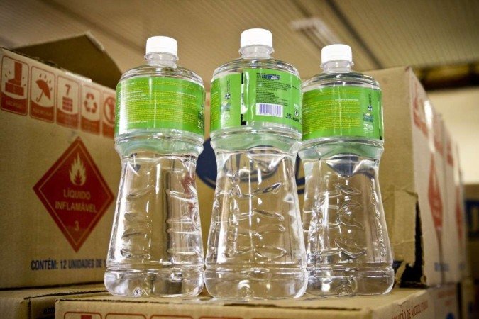 Comercialização de álcool 70% deve ser permitida até 31 de agosto - (crédito: Breno Esaki/Secretaria de Saúde) Comercialização de álcool 70% deve ser permitida até 31 de agosto - (crédito: Breno Esaki/Secretaria de Saúde)