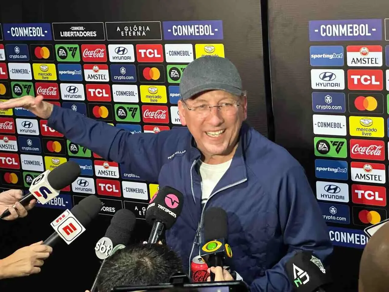 Textor deu um puxão de orelhas na dupla de zaga do Botafogo -  (crédito: Jogada10)