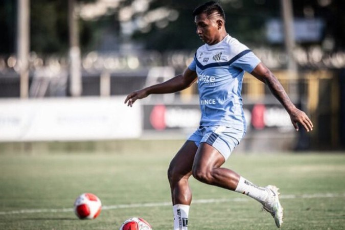 Morelos é a bola da vez para ser titular no Santos -  (crédito: Foto: Raul Baretta/Santos FC)