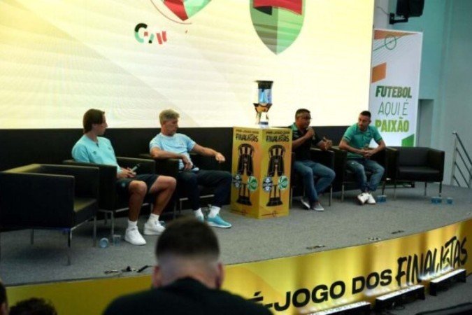 Representantes de Grêmio e Juventude falaram antes da decisão do Gauchão - (crédito: Foto: Divulgação/FGF) Representantes de Grêmio e Juventude falaram antes da decisão do Gauchão - (crédito: Foto: Divulgação/FGF)