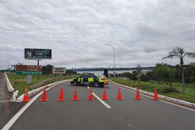 A via após a Ponte JK, sentido Plano Piloto, está apresentando trânsito lento após um atropelamento -  (crédito: Divulgação/Detran)