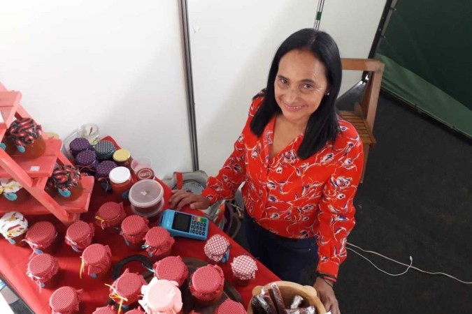 Na segunda vez que participa da feira, Neri Urani vende doces, compotas e geleias de goiaba, além da goiabada cascão com amendoim  -  (crédito: Fotos: Naum Giló/DA/CB.Press )