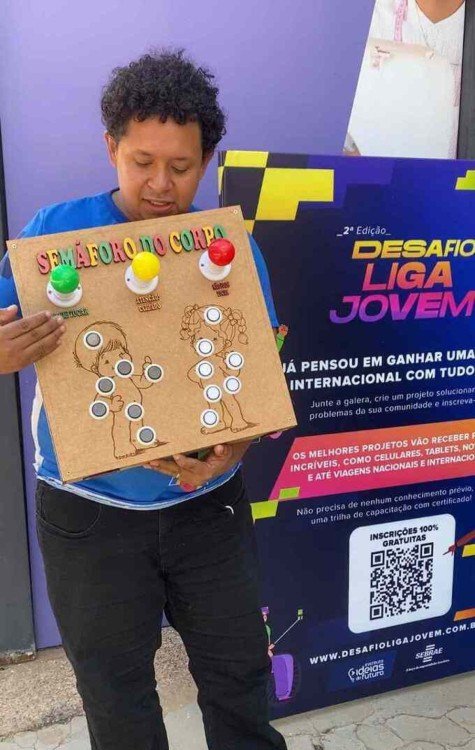 Professor William Caetano, da Escola Edusesc de Taguatinga, apresenta projeto Semáforo do Corpo, semi-finalista da última edição do Desafio Liga Jovem