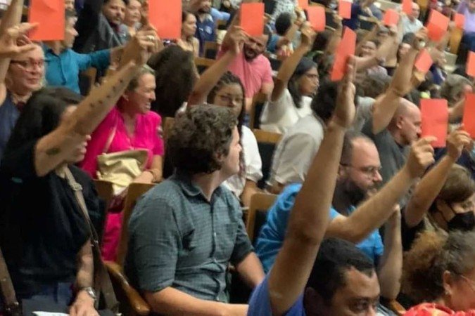 Os educadores reivindicam a recomposição salarial com reajuste de 22,71%. - (crédito: Reprodução redes sociais) Os educadores reivindicam a recomposição salarial com reajuste de 22,71%. - (crédito: Reprodução redes sociais)