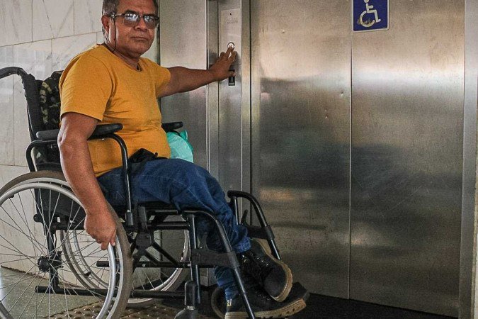 Jairo Campos reclama da qualidade dos elevadores da rodoviária