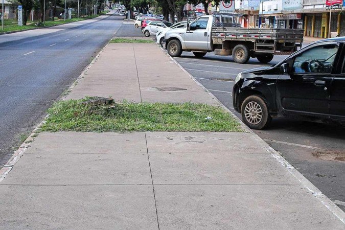  08/04/2024 Crédito: Kayo Magalhães/CB/D.A Press. Cidades. Falta de acessibilidade.   