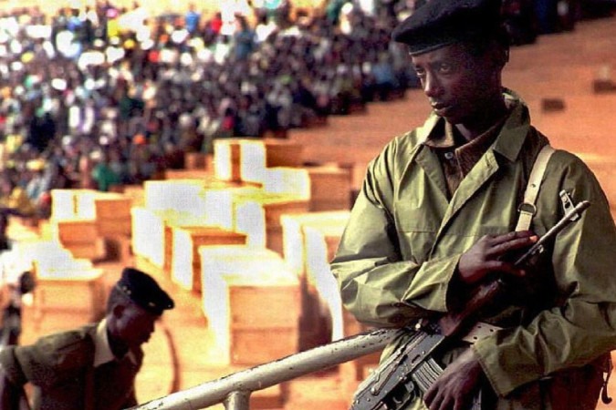 Combatentes da Frente Patriótica Ruandesa (RPF) em 1993 -  (crédito: AFP)