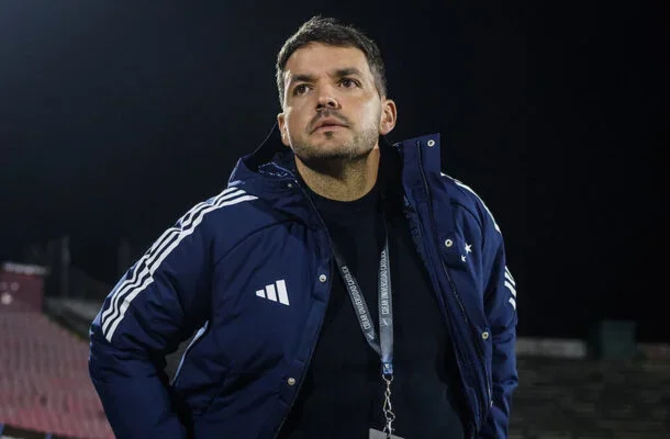 Larcamón tinha contrato até 2025 com o Cruzeiro - (crédito: Staff Images / Cruzeiro) Larcamón tinha contrato até 2025 com o Cruzeiro - (crédito: Staff Images / Cruzeiro)
