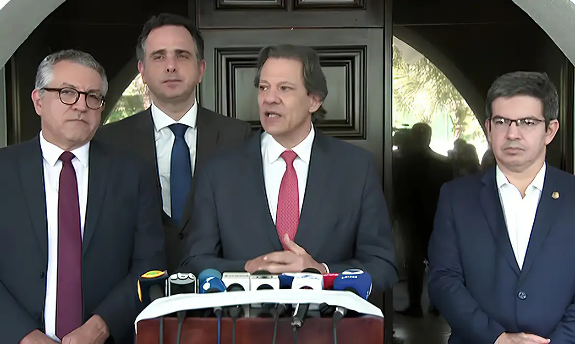 Haddad quer enviar projeto da dívida dos estados após voltar dos EUA -  (crédito: EBC)