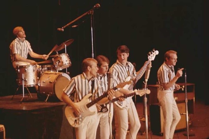 The beach boys foi uma icônica banda de sucesso nos anos 1960 -  (crédito: Divulgação/Disney+)