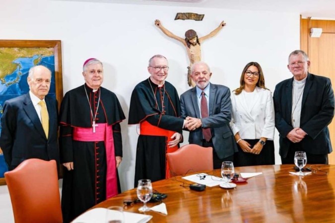 A primeira-dama Rosângela da Silva, a Janja, e o assessor especial da Presidência, Celso Amorim, também participaram do encontro com o Secretário de Estado do Vaticano -  (crédito: Ricardo Stuckert)