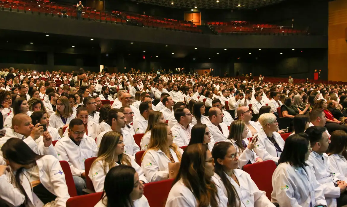 Brasil tem 575.930 médicos ativos: 2,81 por mil habitantes -  (crédito: EBC)