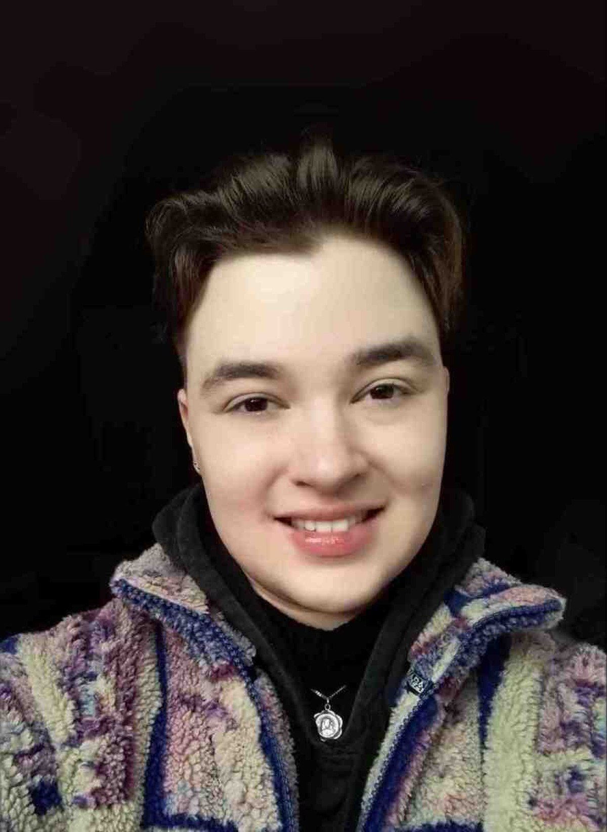 Mara Klein, 27 anos, transg&ecirc;nero n&atilde;o-bin&aacute;rio que frequenta a Igreja Cat&oacute;lica na Alemanha