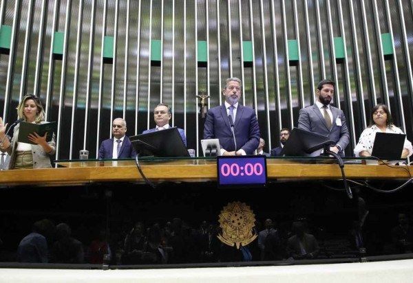 Lira (C): 'Por mais consideração que tenhamos pelo relator Orlando, não tivemos tranquilidade e apoio parlamentar para votação no plenário' -  (crédito: Mário Agra/Câmara dos Deputados)