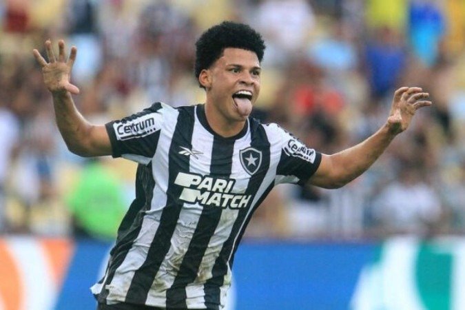 Selvagem em campo, atacante Urso vai para cima do marcador - (crédito: Foto: Vitor Silva/Botafogo) Selvagem em campo, atacante Urso vai para cima do marcador - (crédito: Foto: Vitor Silva/Botafogo)